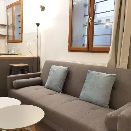 New Deco With Private Yard 150m To Rer