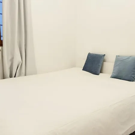 New Deco With Private Yard 150m To Rer Appartamento