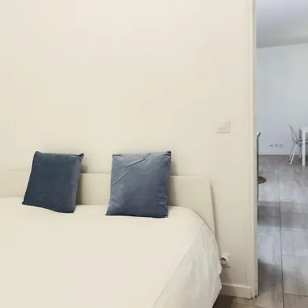 New Deco With Private Yard 150m To Rer Appartamento *